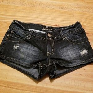 Vanity distressed denim short